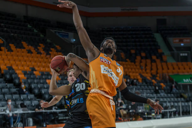 首场比赛 首场比赛