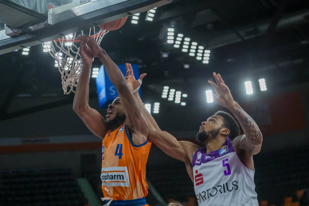 他以2次助 他以2次助