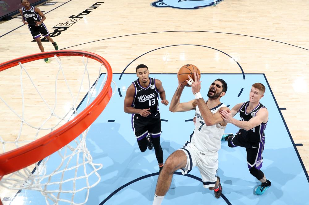 媒体人：杨鸣和CBA裁判泰斗吵得面红耳赤，这一幕让人有些困惑.