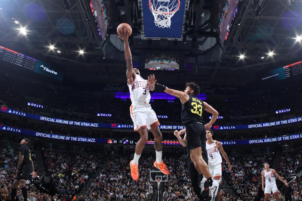 德甲：拜仁慕尼黑5比0大胜不莱梅 暂居榜首